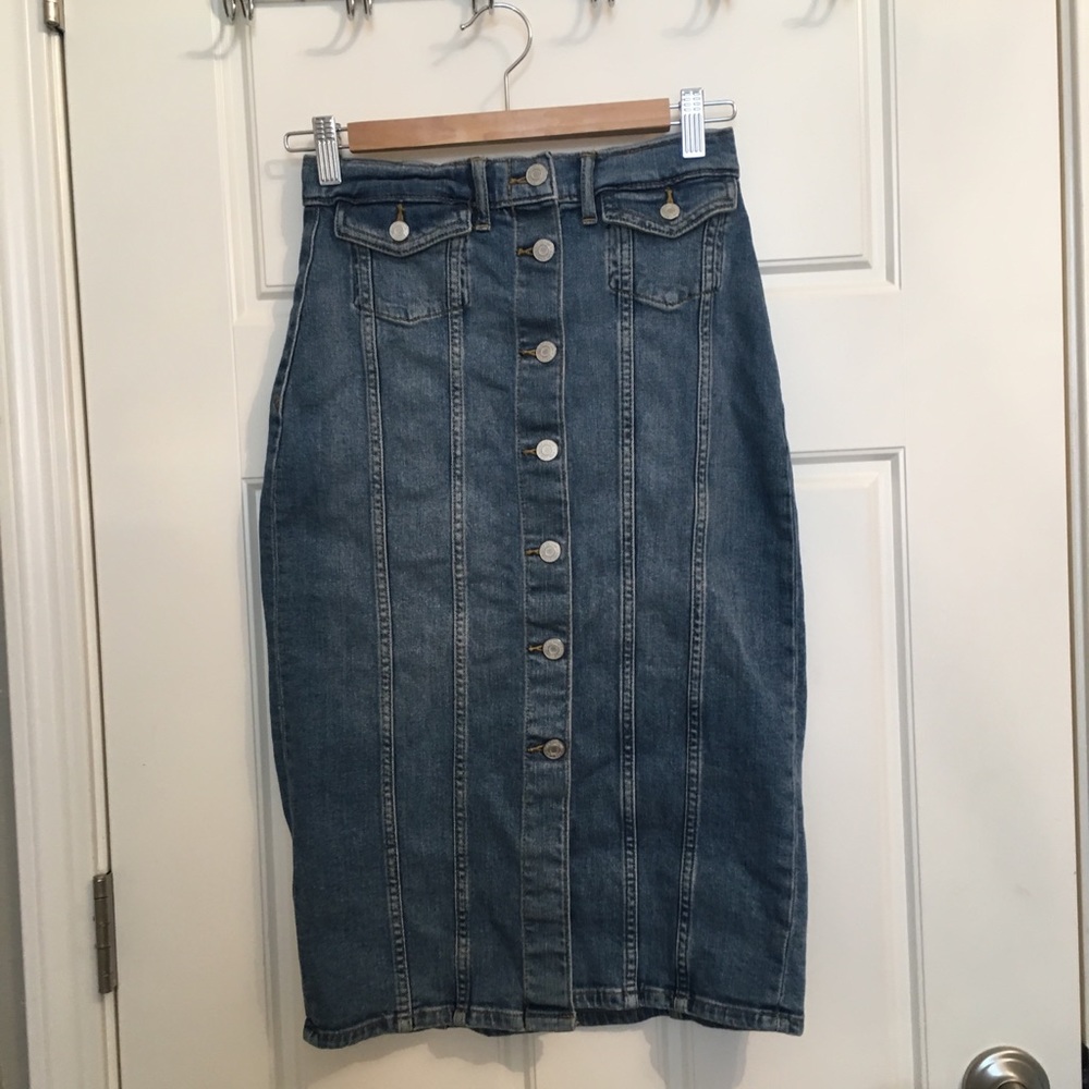 GAP midi denim skirt 🌹